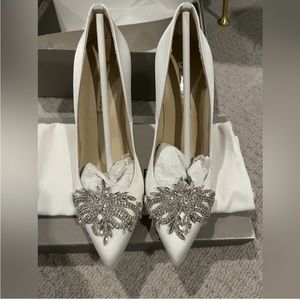 Freya Rose, Celina, Ivory, 38, NWT never worn, Satin w/ leather sole, 4’ Heel